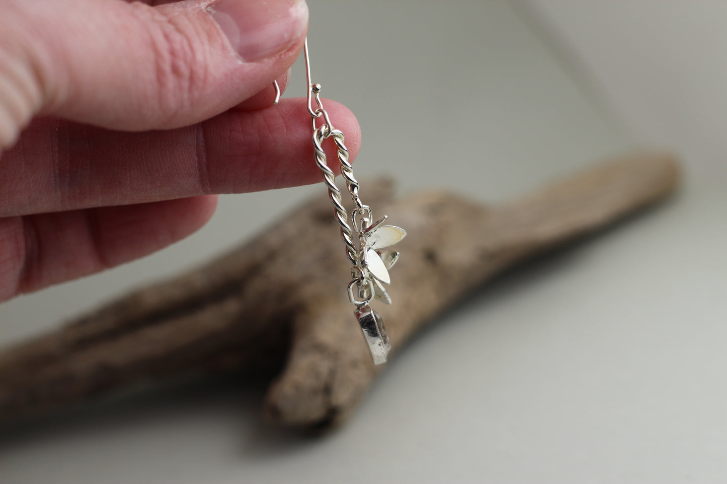 Alpenblumen Ohrringe mit natürlichem Petroleumquarz