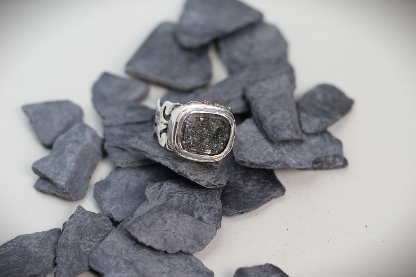 Handschliff Bergkristall Ring – Chlorit-Einschluss sichtbar, ALPENJUWEL