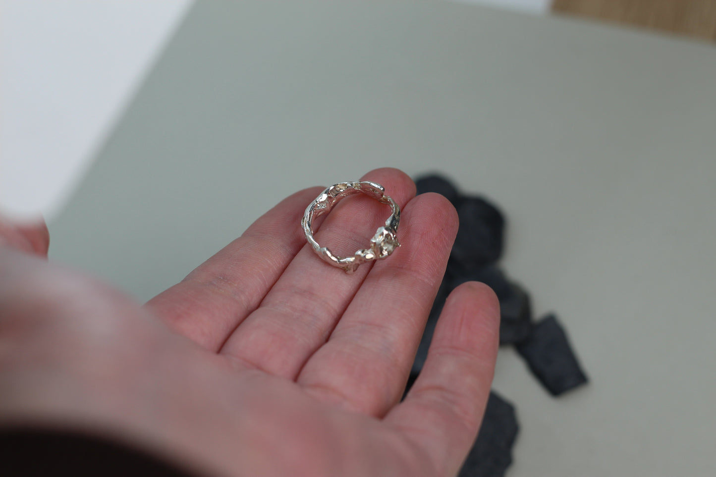 Gesamtansicht Ring Rauchquarz handgeschliffen und hangefertigt in 925 Silber | Alpenjuwel