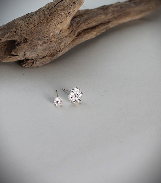 asymmetrische Silber Ohrstecker Blumen