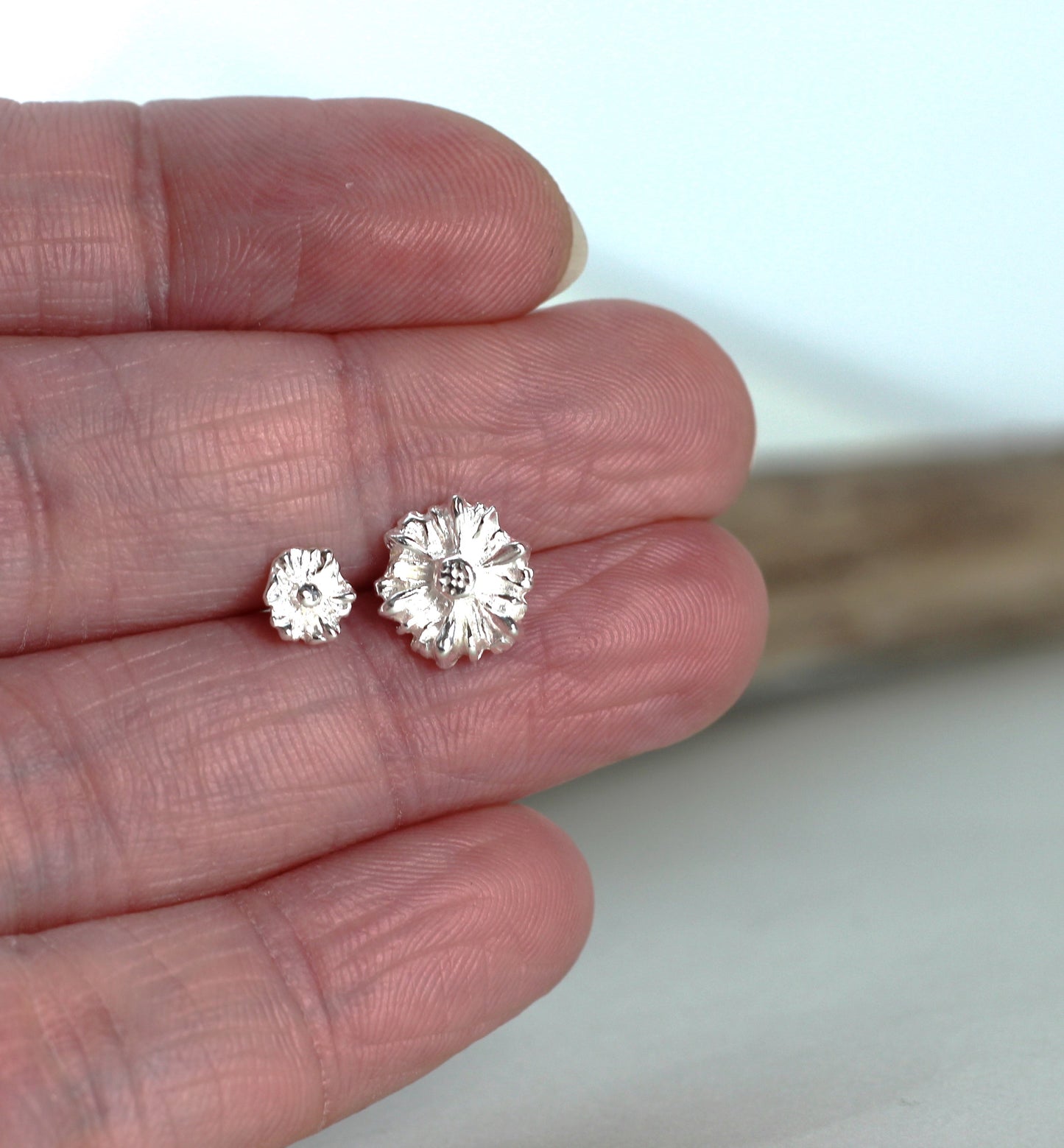 Silber Ohrstecker asymmetrisch floral
