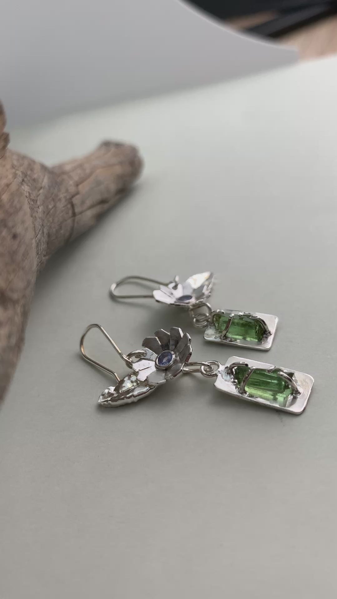 Video Silberohrring Blumendesign Turmalin und Tansanit Alpenschmuck